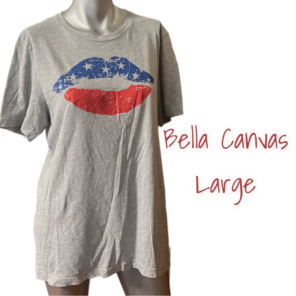 GUC BELLA CANVAS AMERICAN LIPS SHORT SLEEVE T-SHIRT. LARGE.